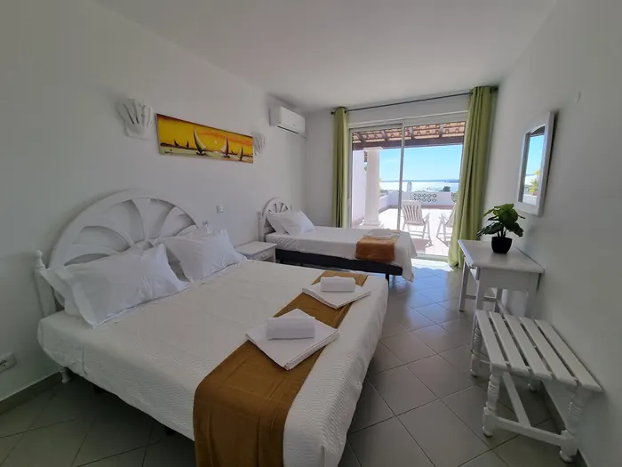 Gaivota Nest | Golden Ocean View — quarto