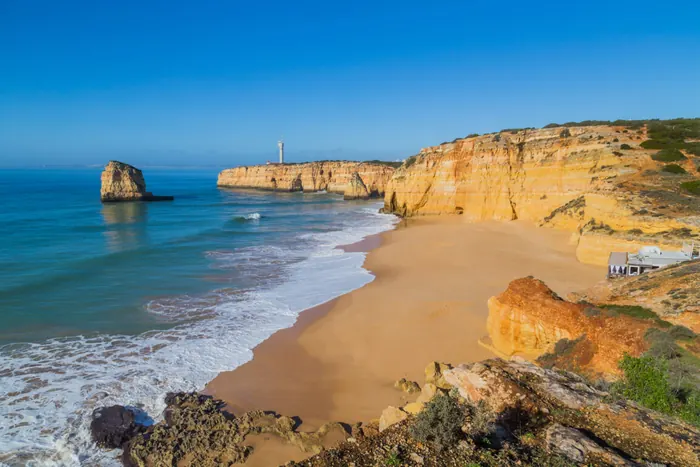 Praia dos Caneiros — 2 min de carro, 10 min a pé